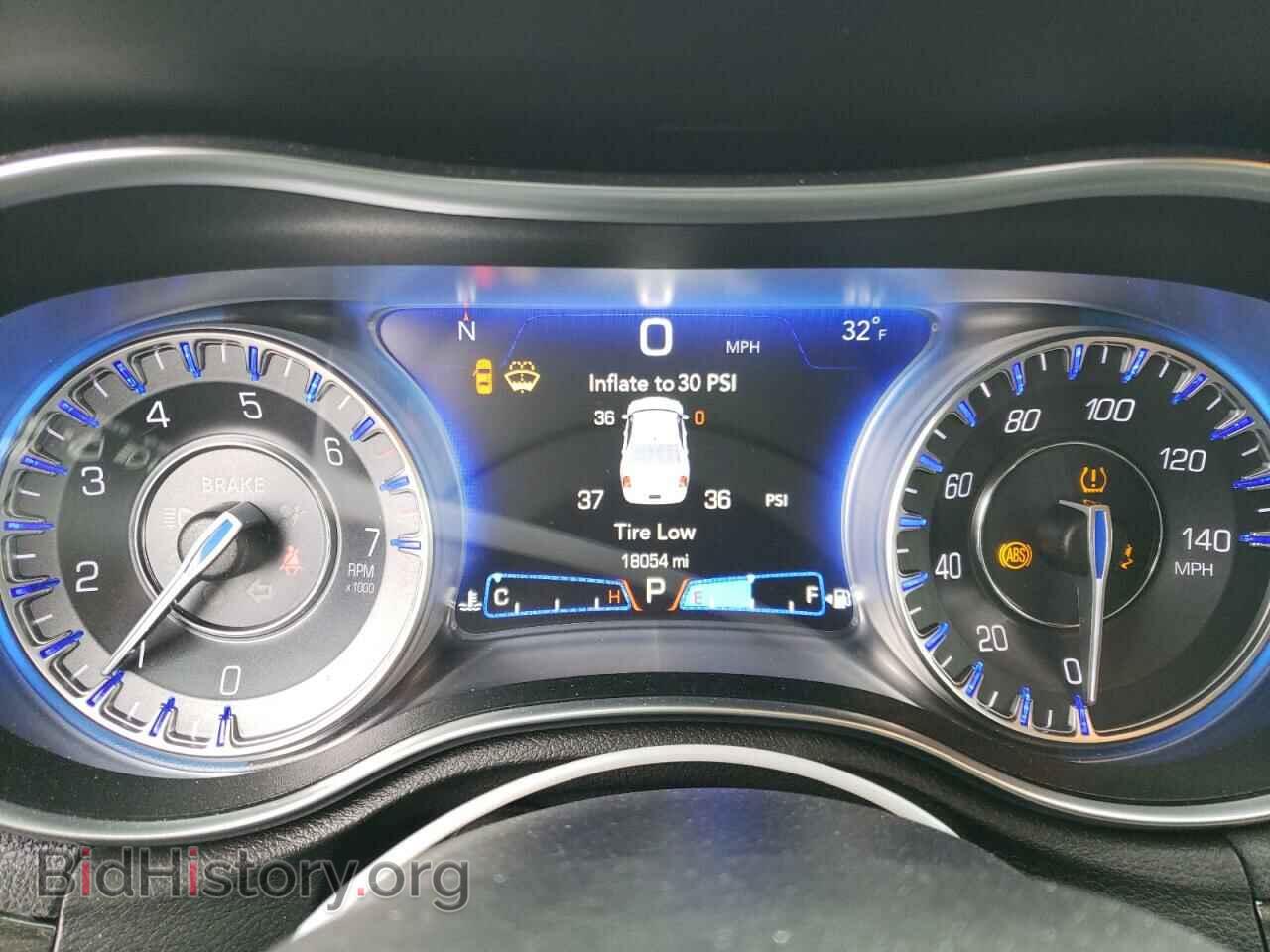 2019 CHRYSLER 300 - VIN: 2C3CCAAG9KH561435 - Фото 9