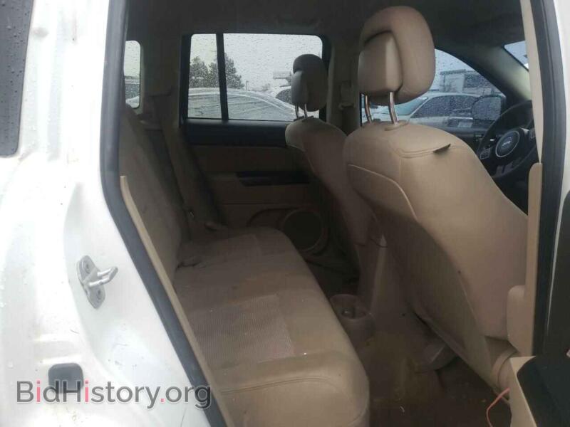 2014 Jeep COMPASS (VIN 1C4NJDBB2ED569487) — photo 6 of 10