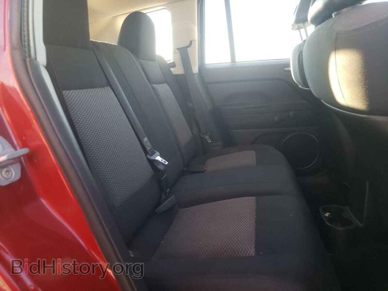 2008 Jeep COMPASS (VIN 1J8FT47048D713852) — фото 6 из 10