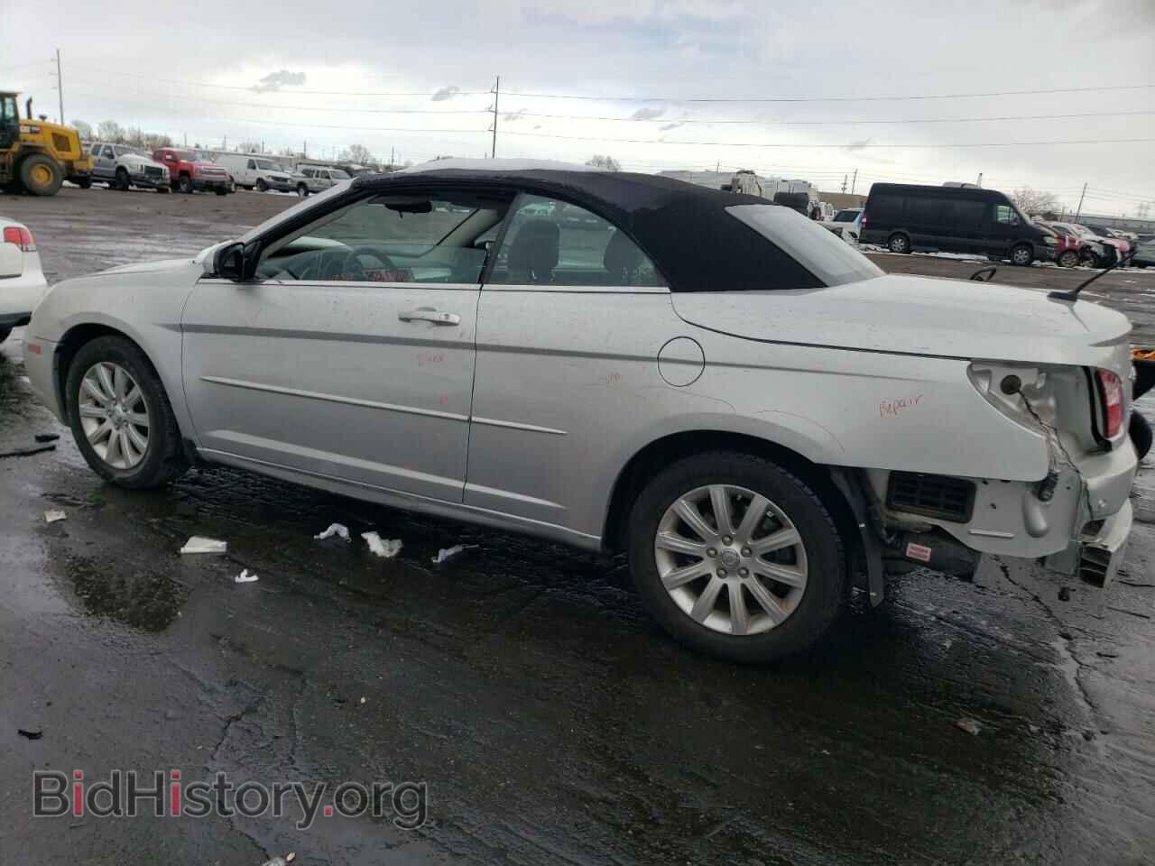 2010 CHRYSLER SEBRING - VIN: 1C3BC5ED8AN153310 - Фото 2