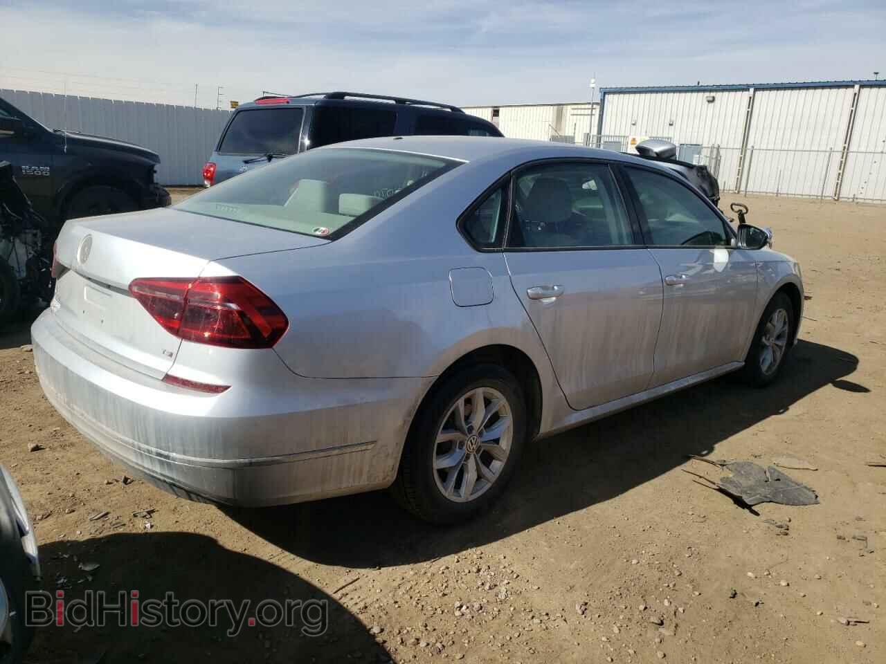 2018 VOLKSWAGEN PASSAT - VIN: 1VWAA7A34JC025676 - Фото 4