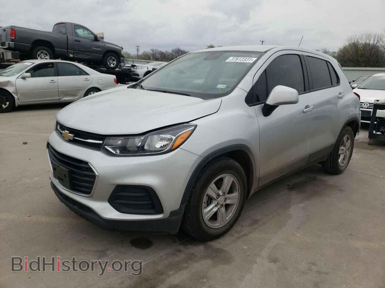 2020 CHEVROLET TRAX - VIN: 3GNCJKSB0LL301323 - Фото 2