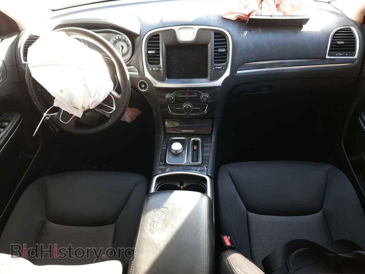2019 CHRYSLER 300 - VIN: 2C3CCAAG8KH581076 - Фото 8