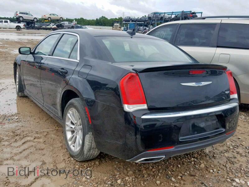 2017 Chrysler 300 (VIN 2C3CCAAG2HH614405) — photo 3 of 10
