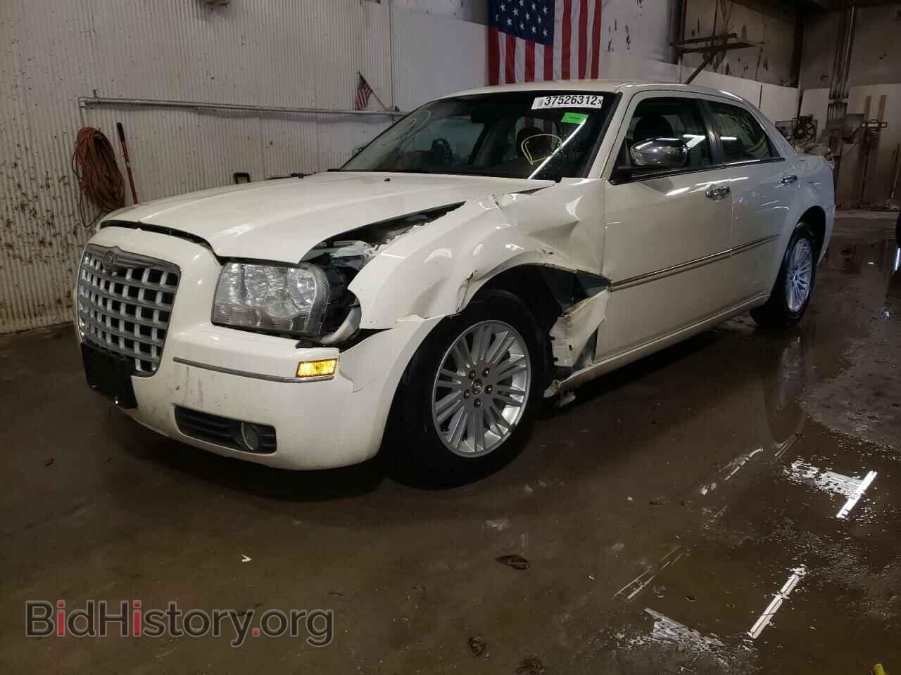 2010 CHRYSLER 300 - VIN: 2C3CA4CD9AH195467 - Фото 2
