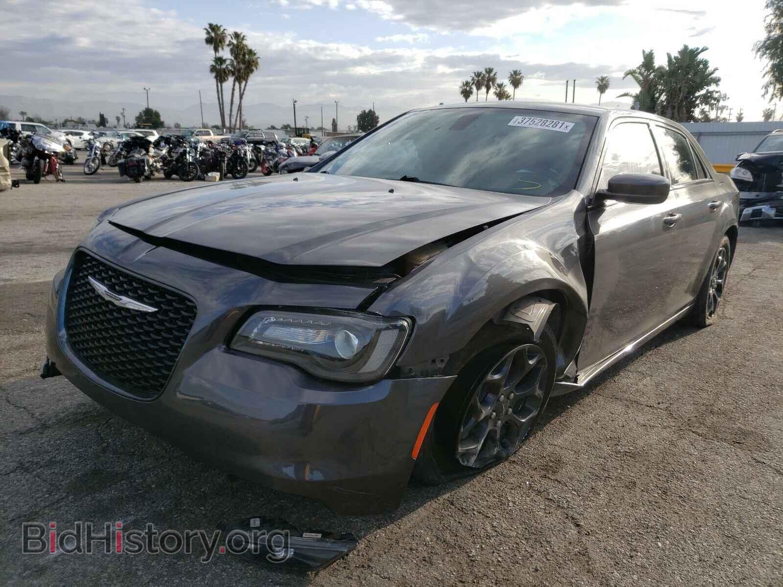 2019 CHRYSLER 300 - VIN: 2C3CCAGG7KH586163 - Фото 2