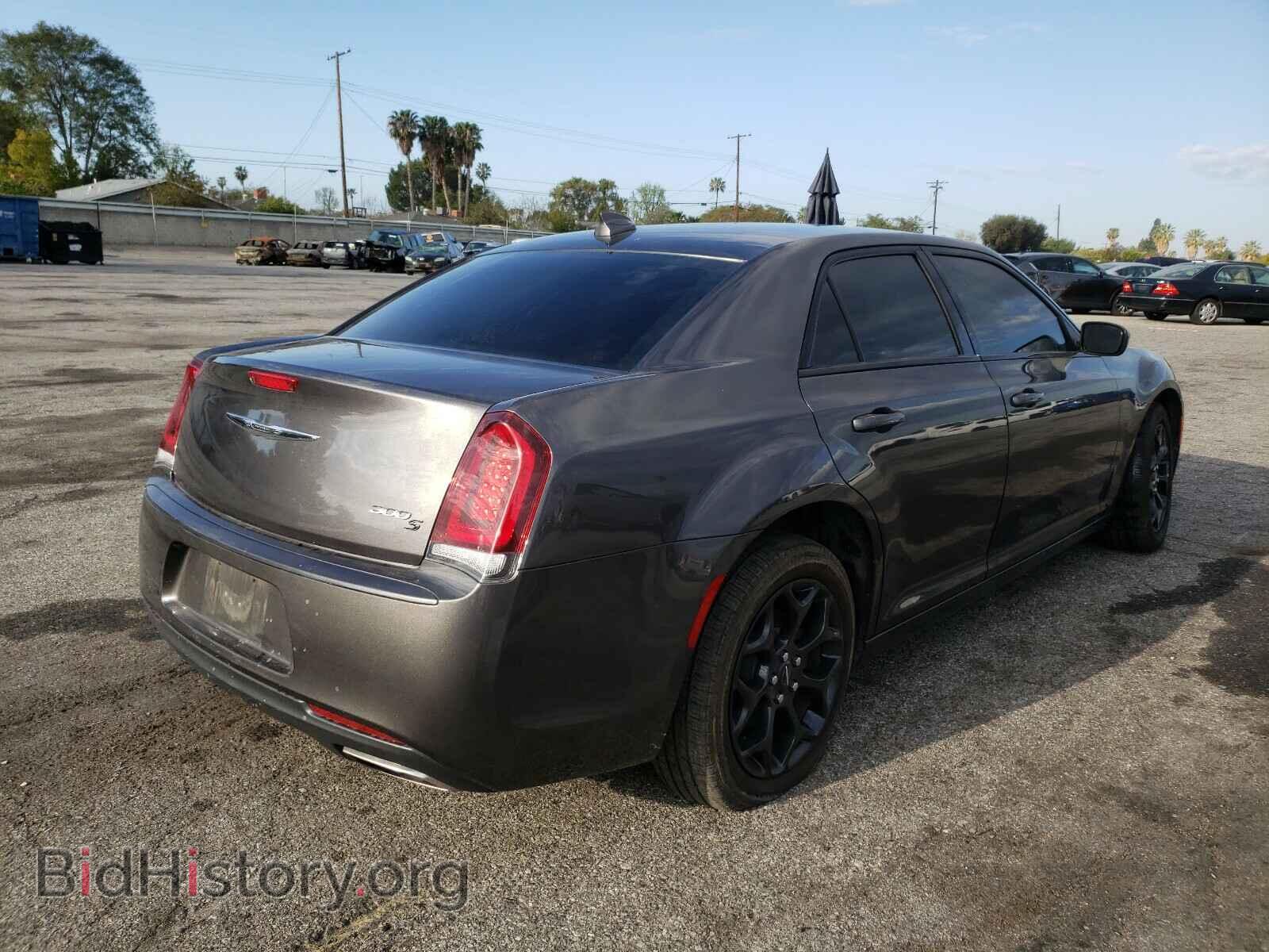 2019 CHRYSLER 300 - VIN: 2C3CCAGG7KH586163 - Фото 4