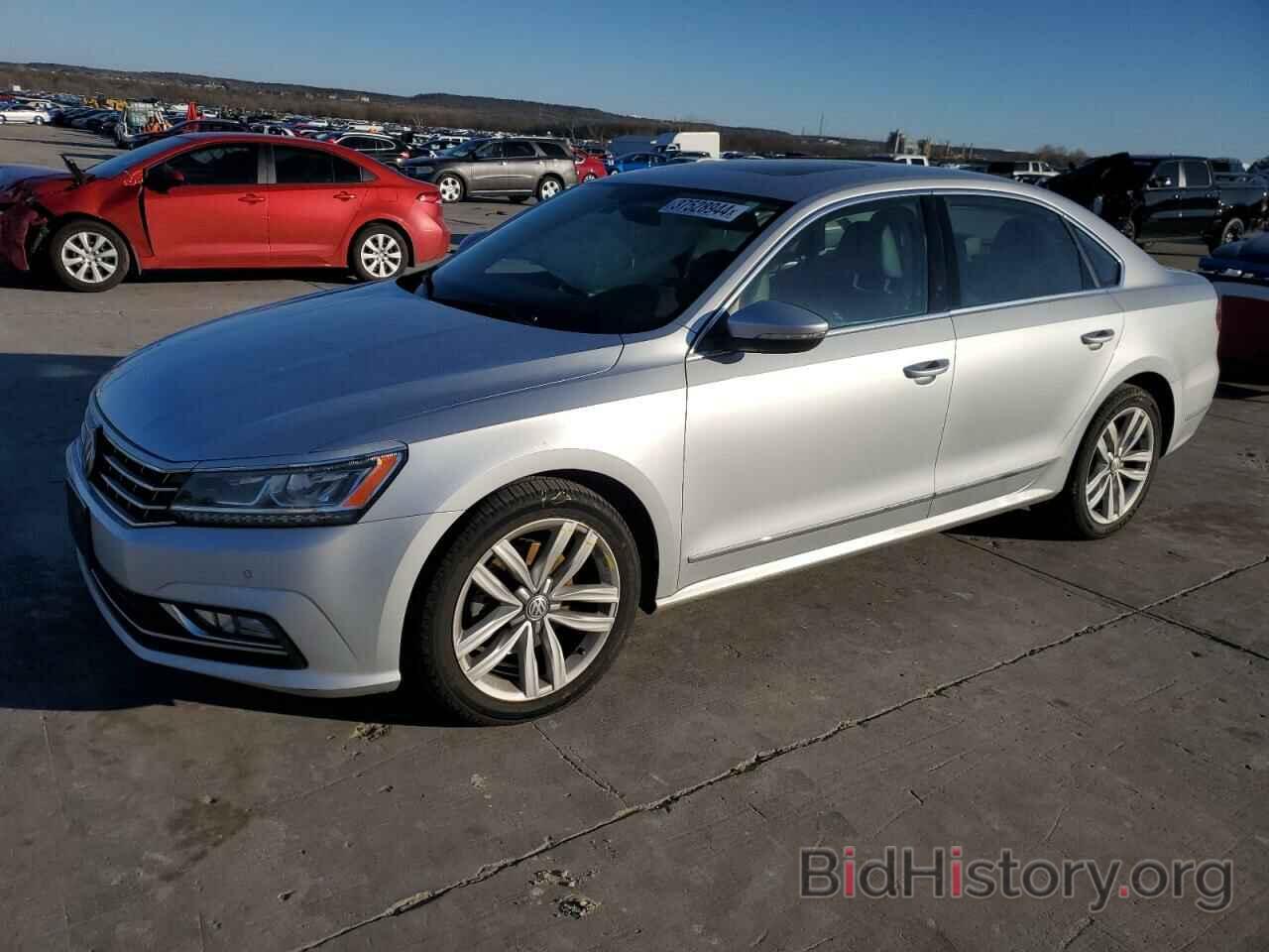 Photo 1VWGT7A33HC008897 - VOLKSWAGEN PASSAT 2017