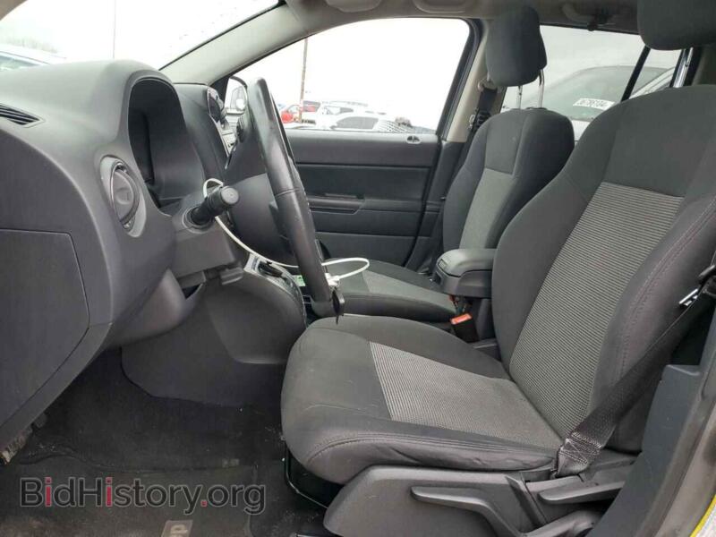 2011 Jeep COMPASS (VIN 1J4NT1FB1BD195334) — фото 7 из 14