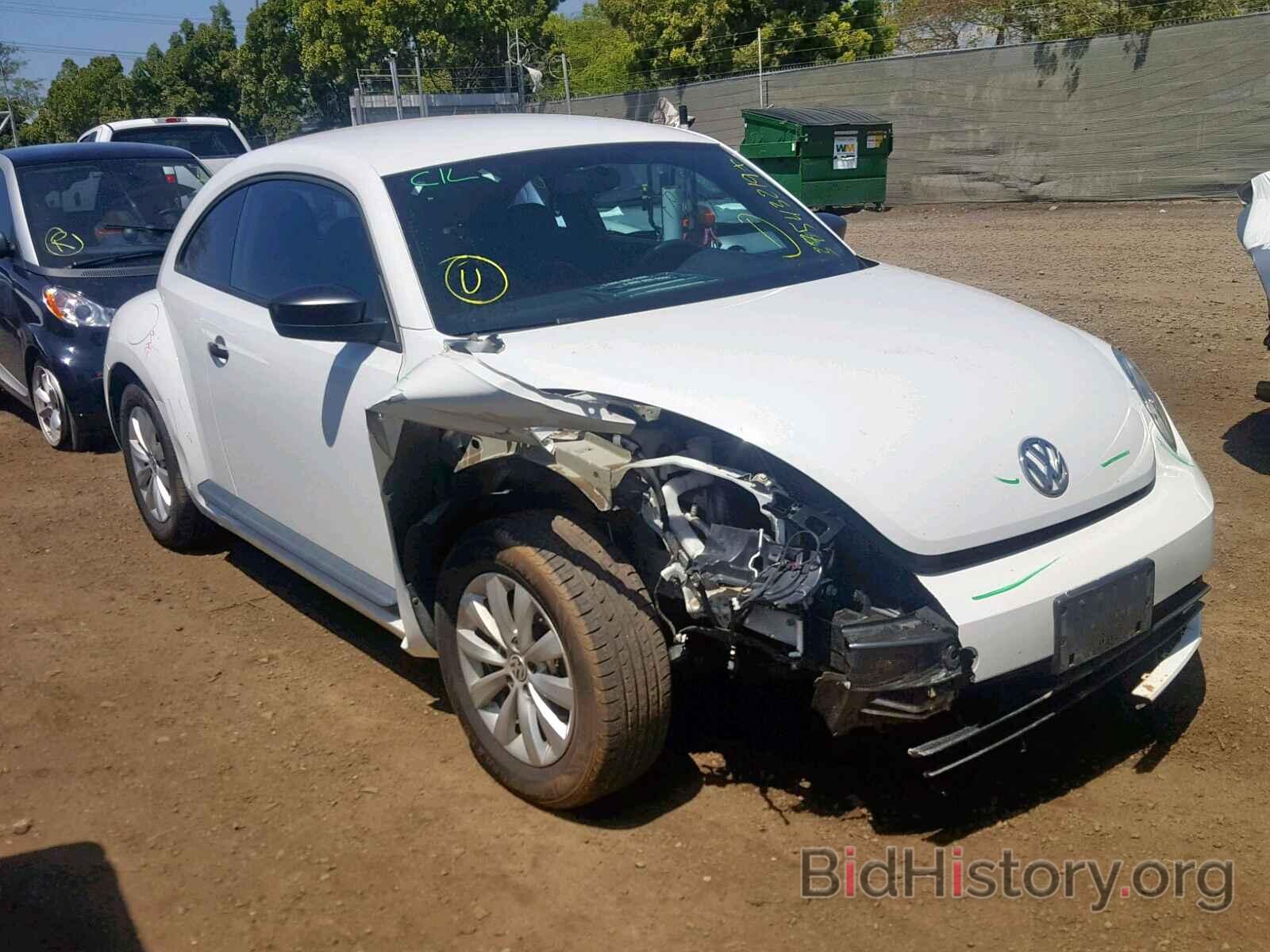 Photo 3VWF17AT6FM647773 - VOLKSWAGEN BEETLE 2015