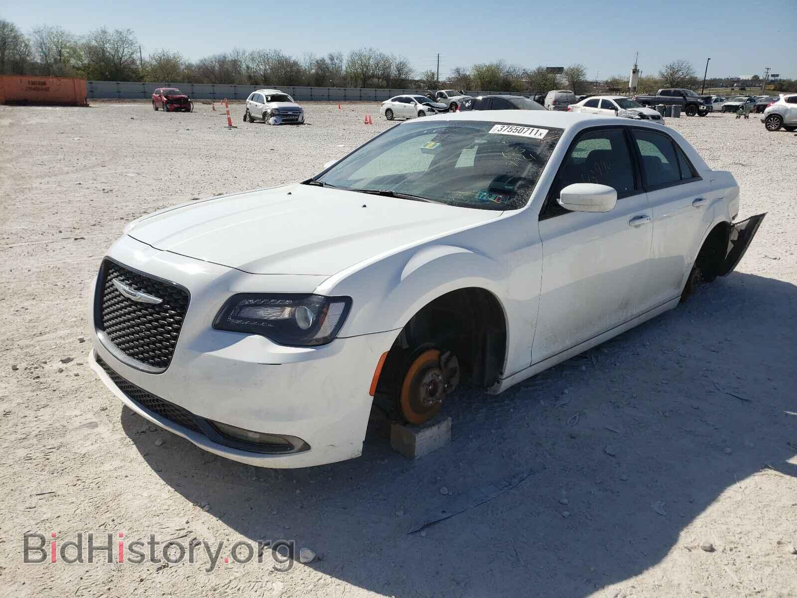 2019 CHRYSLER 300 - VIN: 2C3CCABG2KH655994 - Фото 2