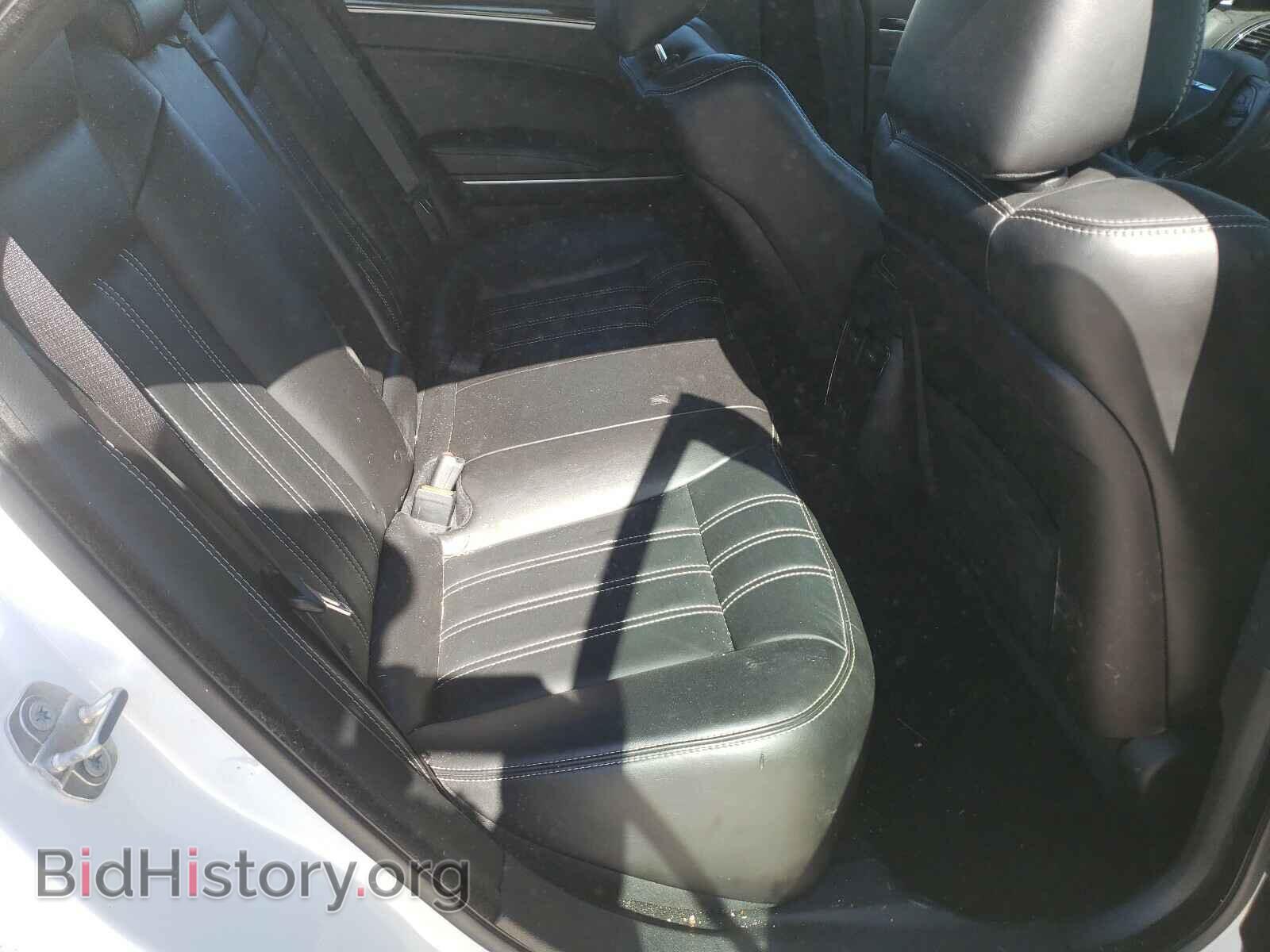 2019 CHRYSLER 300 - VIN: 2C3CCABG2KH655994 - Фото 6