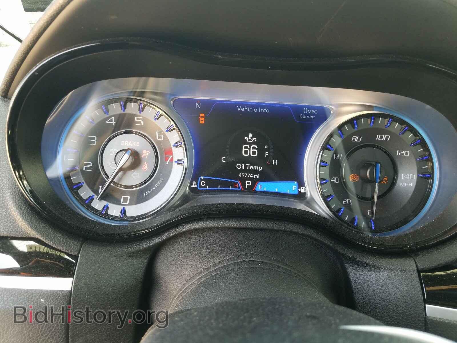 2019 CHRYSLER 300 - VIN: 2C3CCABG2KH655994 - Фото 8