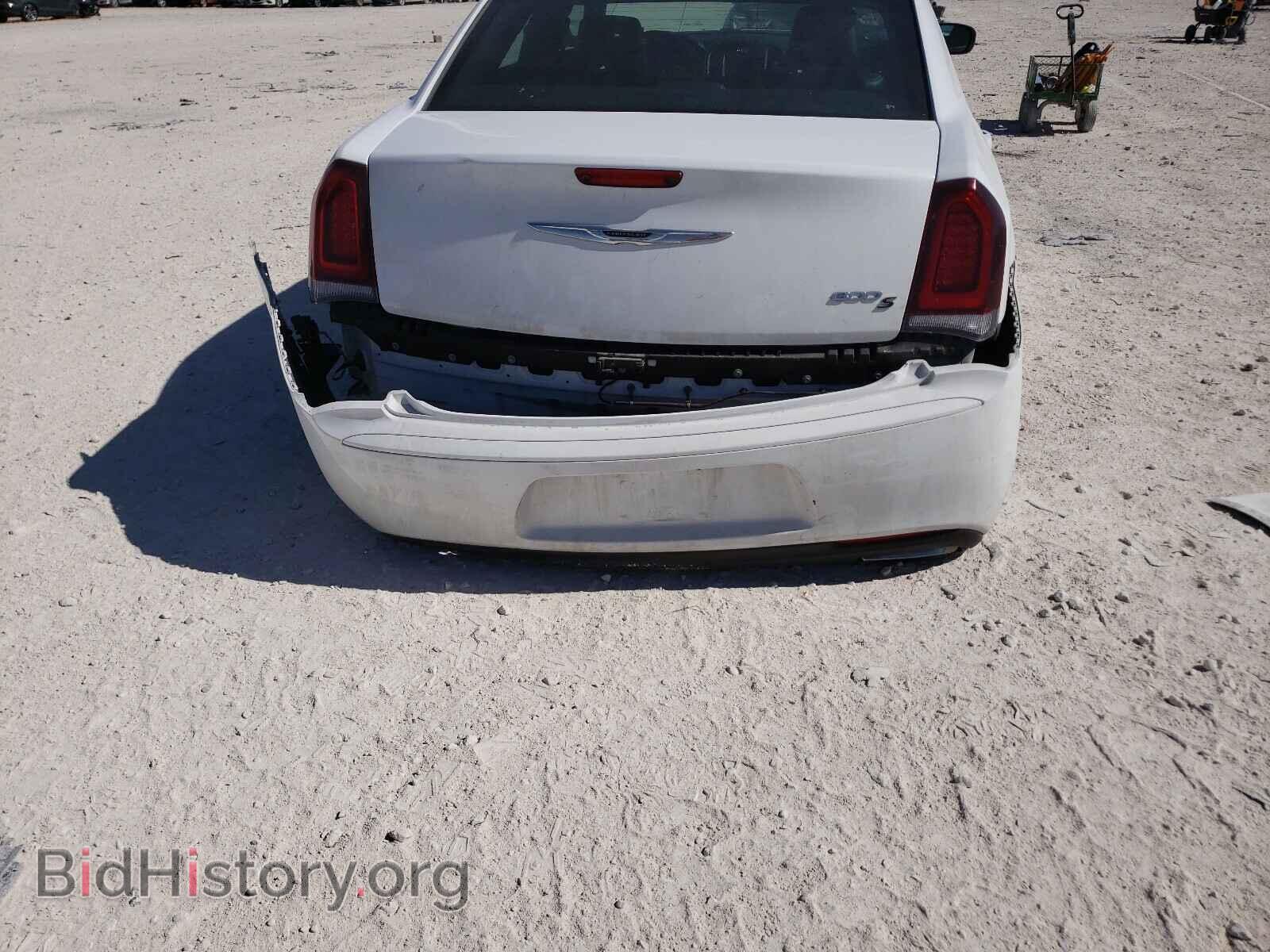2019 CHRYSLER 300 - VIN: 2C3CCABG2KH655994 - Фото 9