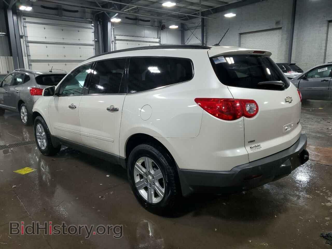 2012 CHEVROLET TRAVERSE - VIN: 1GNKVJED8CJ213411 - Фото 2