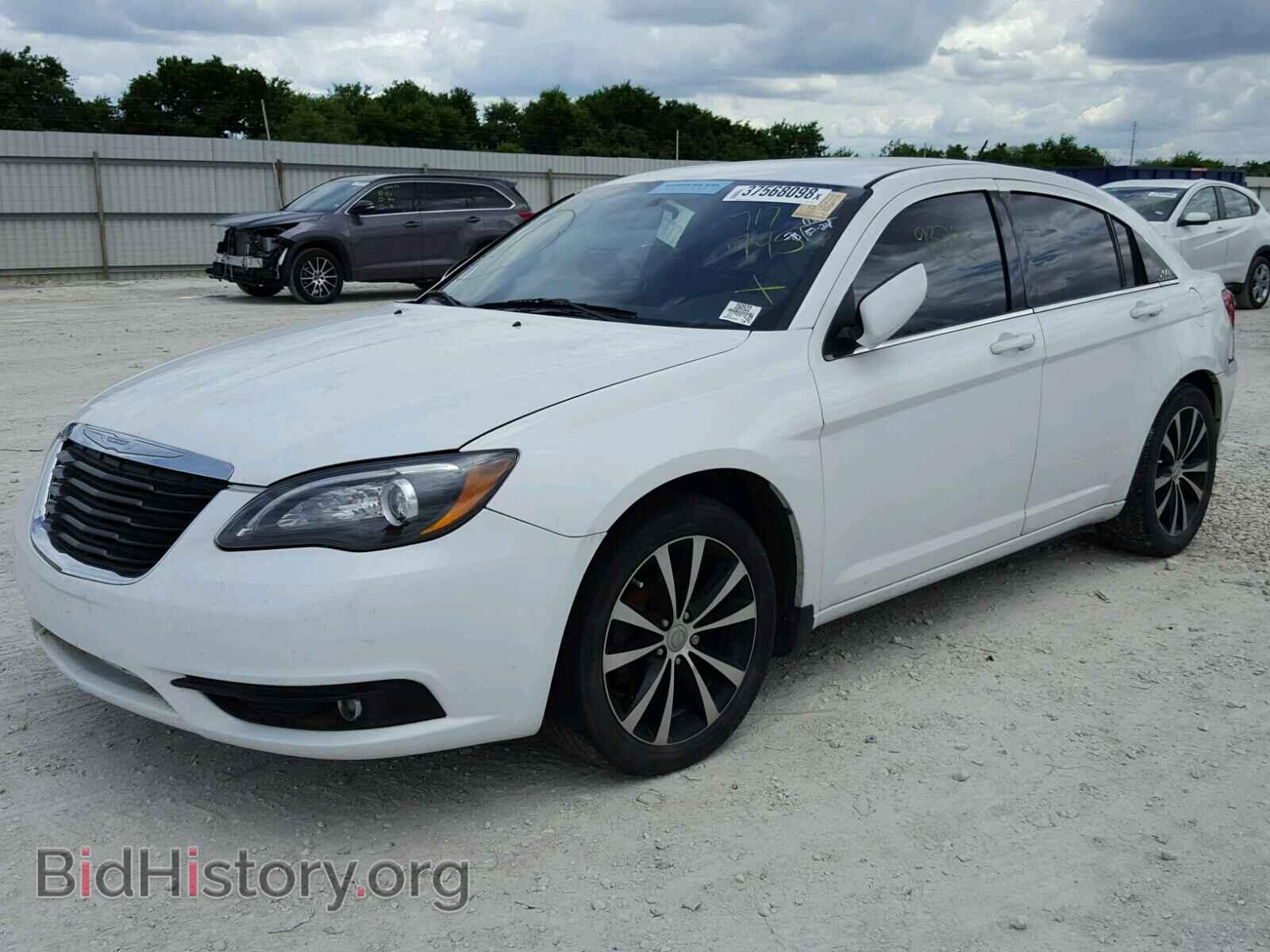 2013 CHRYSLER 200 - VIN: 1C3CCBBG4DN717945 - Фото 2