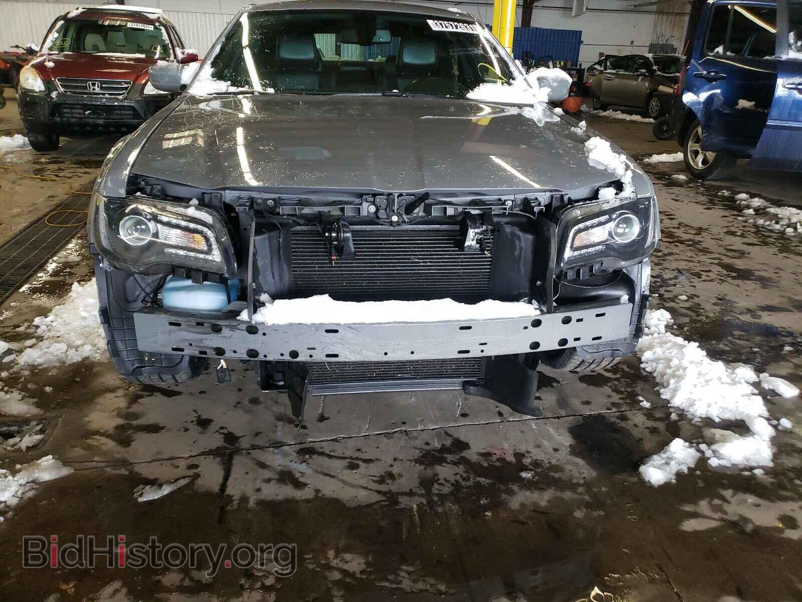 2019 CHRYSLER 300 - VIN: 2C3CCABG8KH609456 - Фото 9