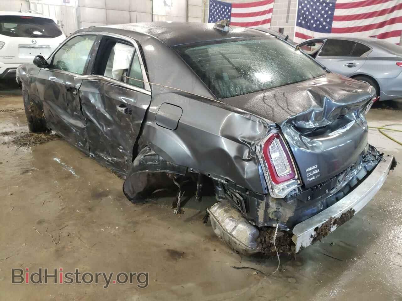 2019 CHRYSLER 300 - VIN: 2C3CCAKG1KH586571 - Фото 3