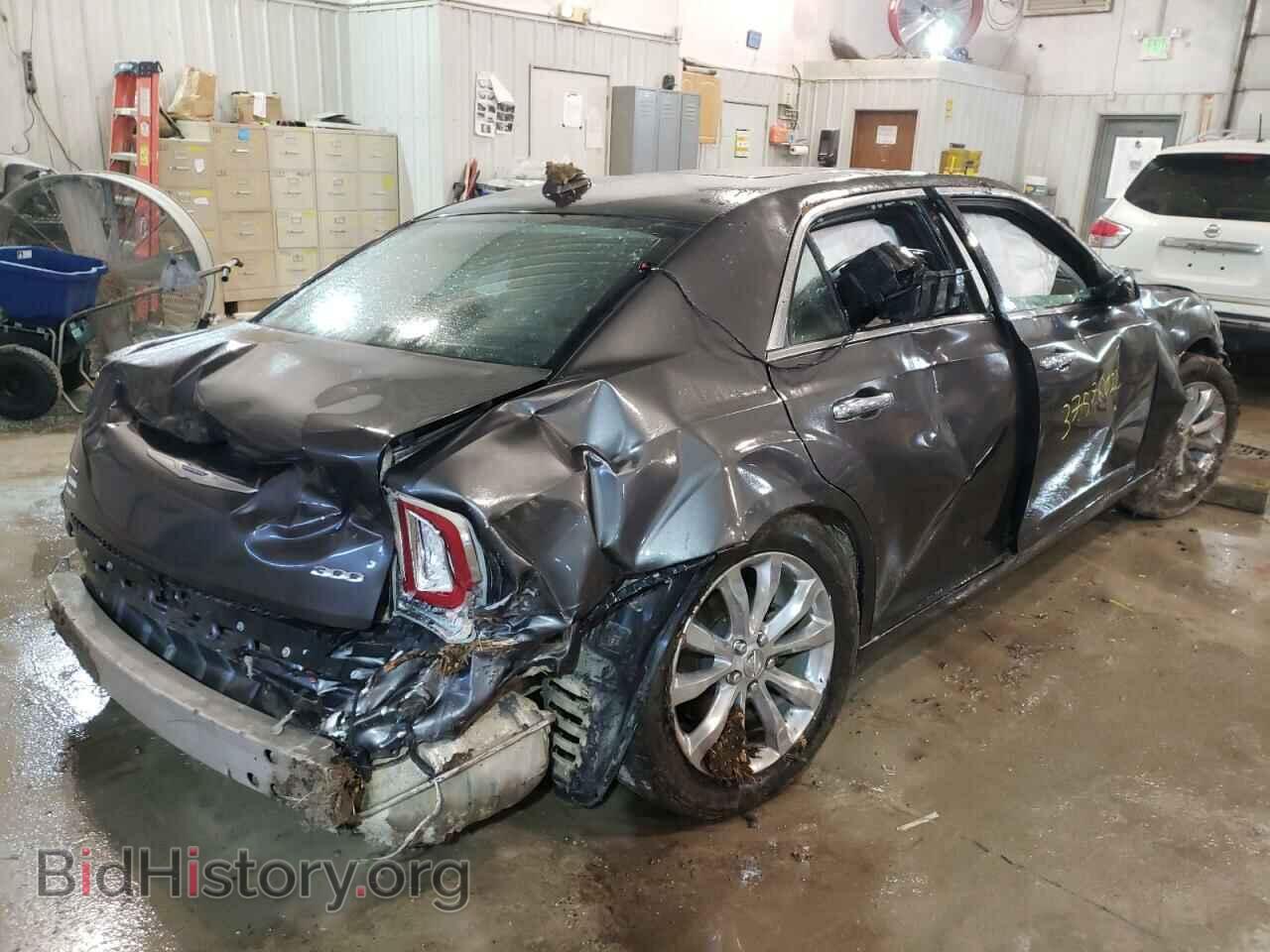 2019 CHRYSLER 300 - VIN: 2C3CCAKG1KH586571 - Фото 4