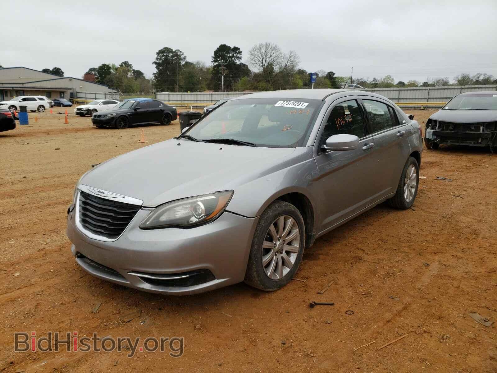 2013 CHRYSLER 200 - VIN: 1C3CCBBB1DN764984 - Фото 2