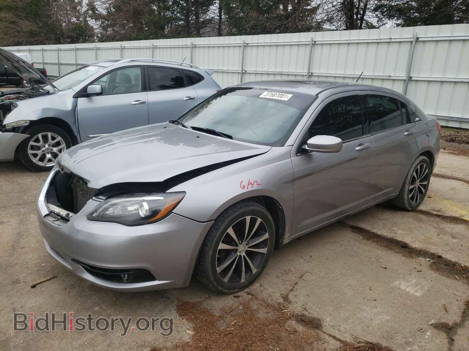 2013 CHRYSLER 200 - VIN: 1C3CCBBG9DN738984 - Фото 2