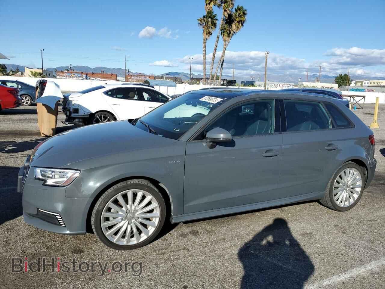 Фотография WAUUPBFF8HA147741 - AUDI A3 2017