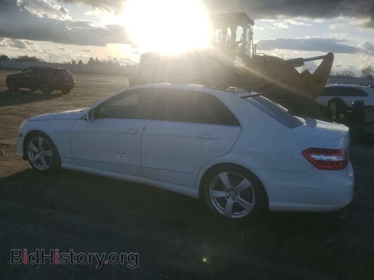2011 MERCEDES-BENZ E-CLASS - VIN: WDDHF5GB5BA325963 - Фото 2