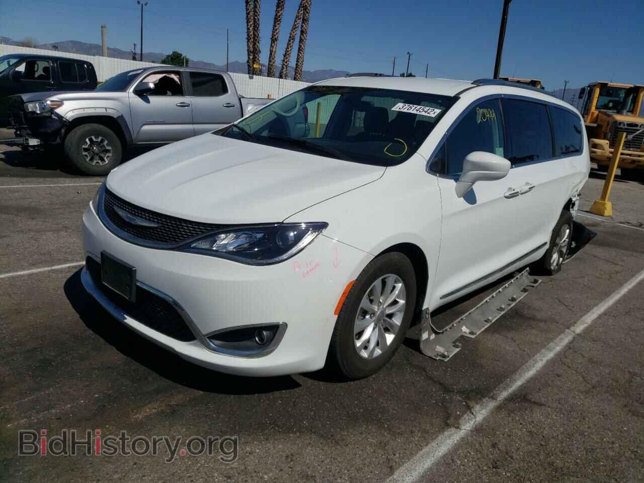 2018 CHRYSLER PACIFICA - VIN: 2C4RC1EG5JR260900 - Photo 2