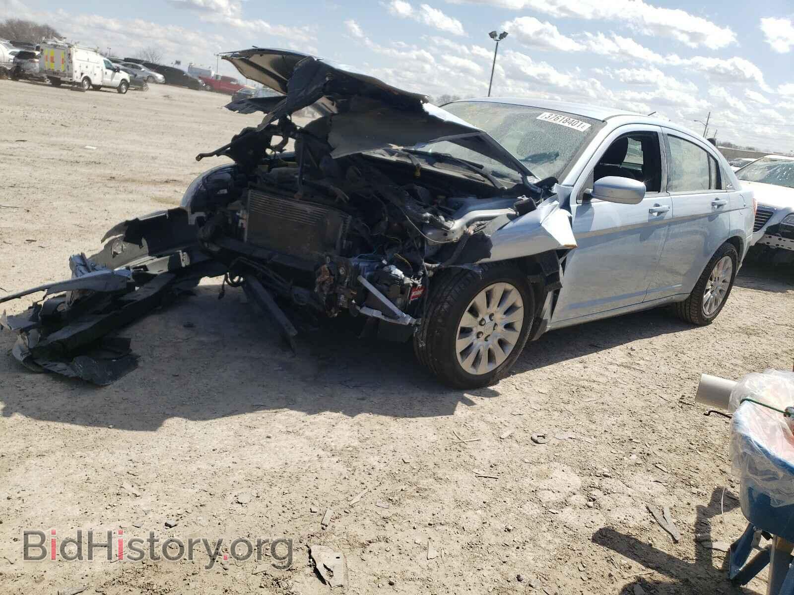 2013 CHRYSLER 200 - VIN: 1C3CCBAB4DN686489 - Фото 2