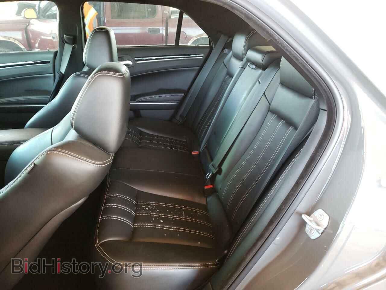 2019 CHRYSLER 300 - VIN: 2C3CCABG2KH570301 - Фото 6