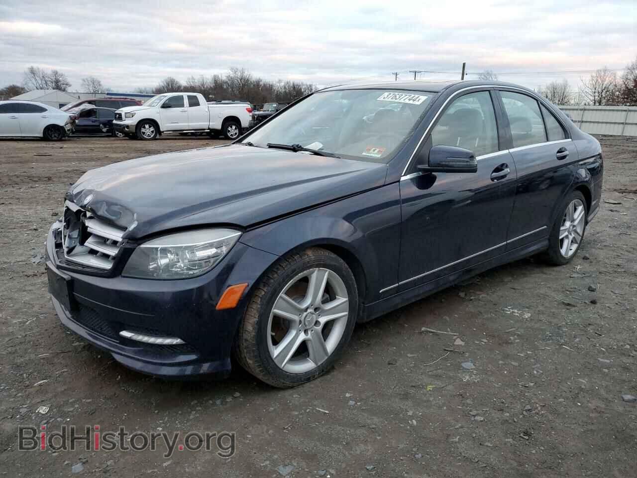 Photo WDDGF8BB9BR150882 - MERCEDES-BENZ C-CLASS 2011