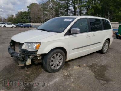 2011 Chrysler MINIVAN Town & COU, белый — VIN 2A4RR8DG5BR764240, Copart