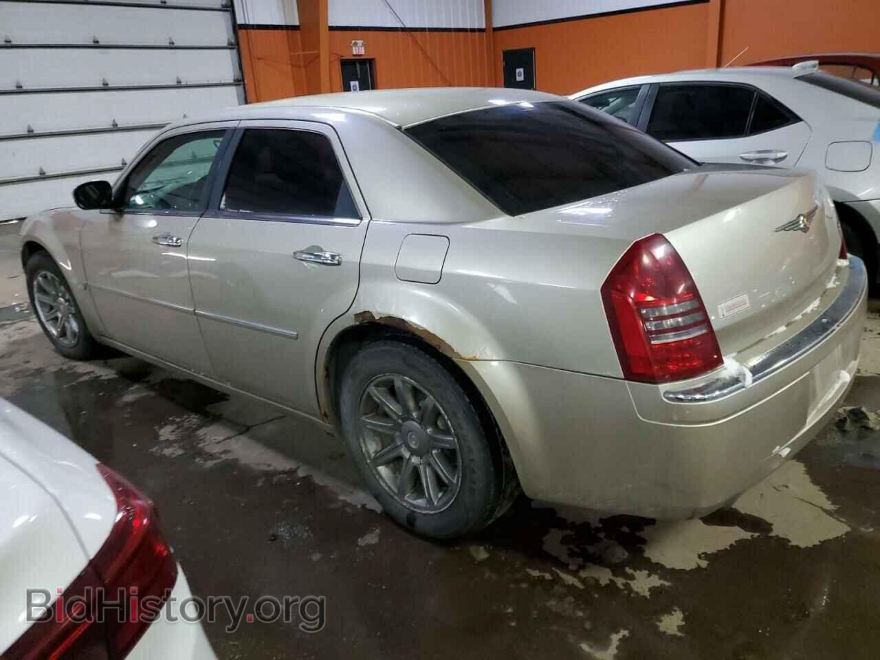 2006 CHRYSLER 300 - VIN: 2C3KA63H66H267906 - Фото 2