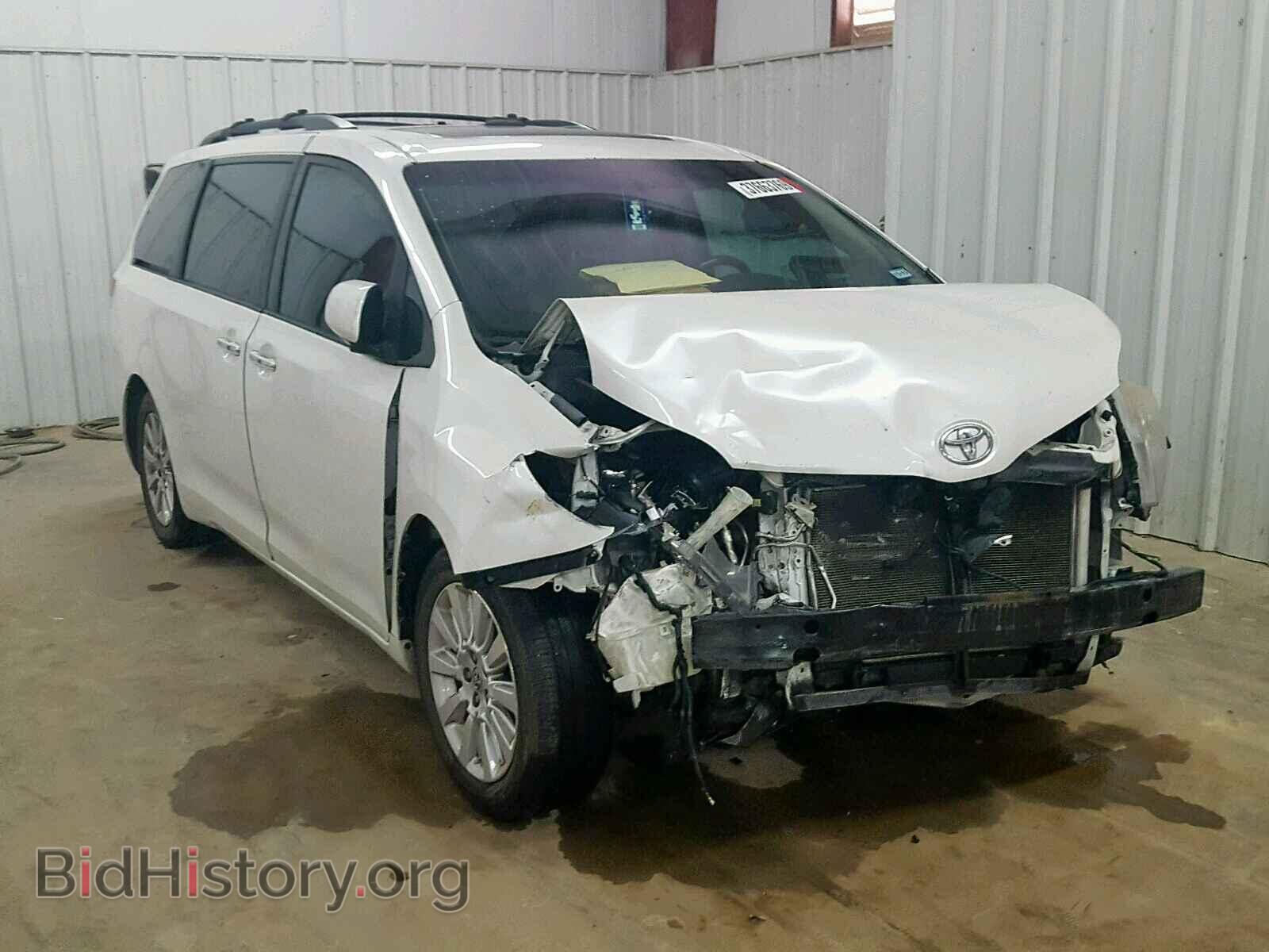Photo 5TDYK3DC3BS146086 - TOYOTA SIENNA XLE 2011