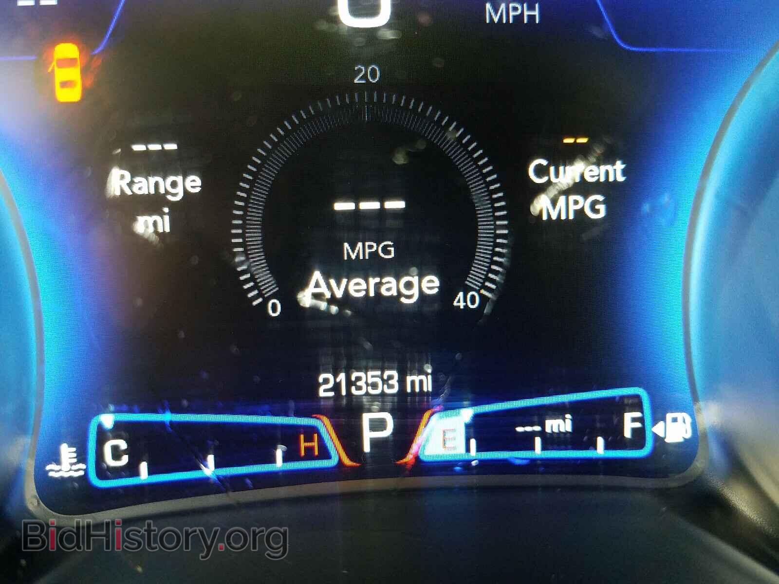 2019 CHRYSLER 300 - VIN: 2C3CCAGG5KH640575 - Фото 8
