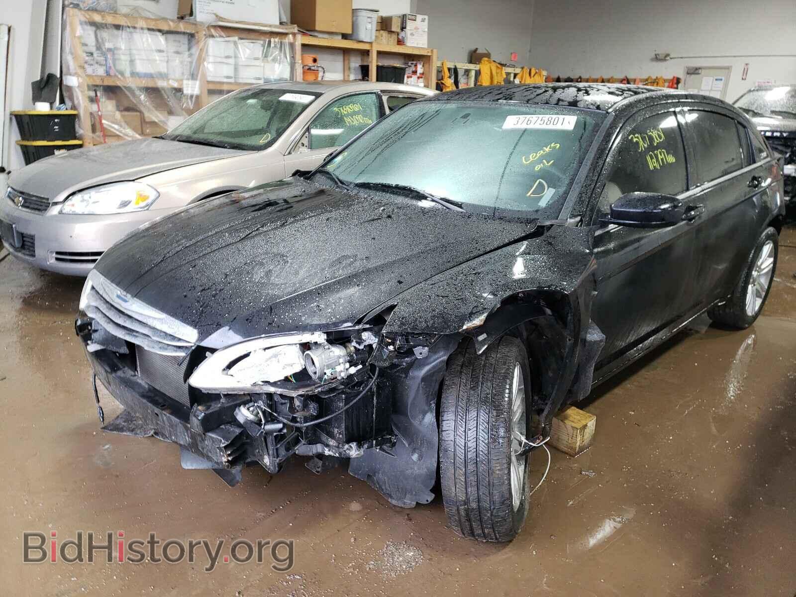 2013 CHRYSLER 200 - VIN: 1C3CCBAB1DN733008 - Фото 2
