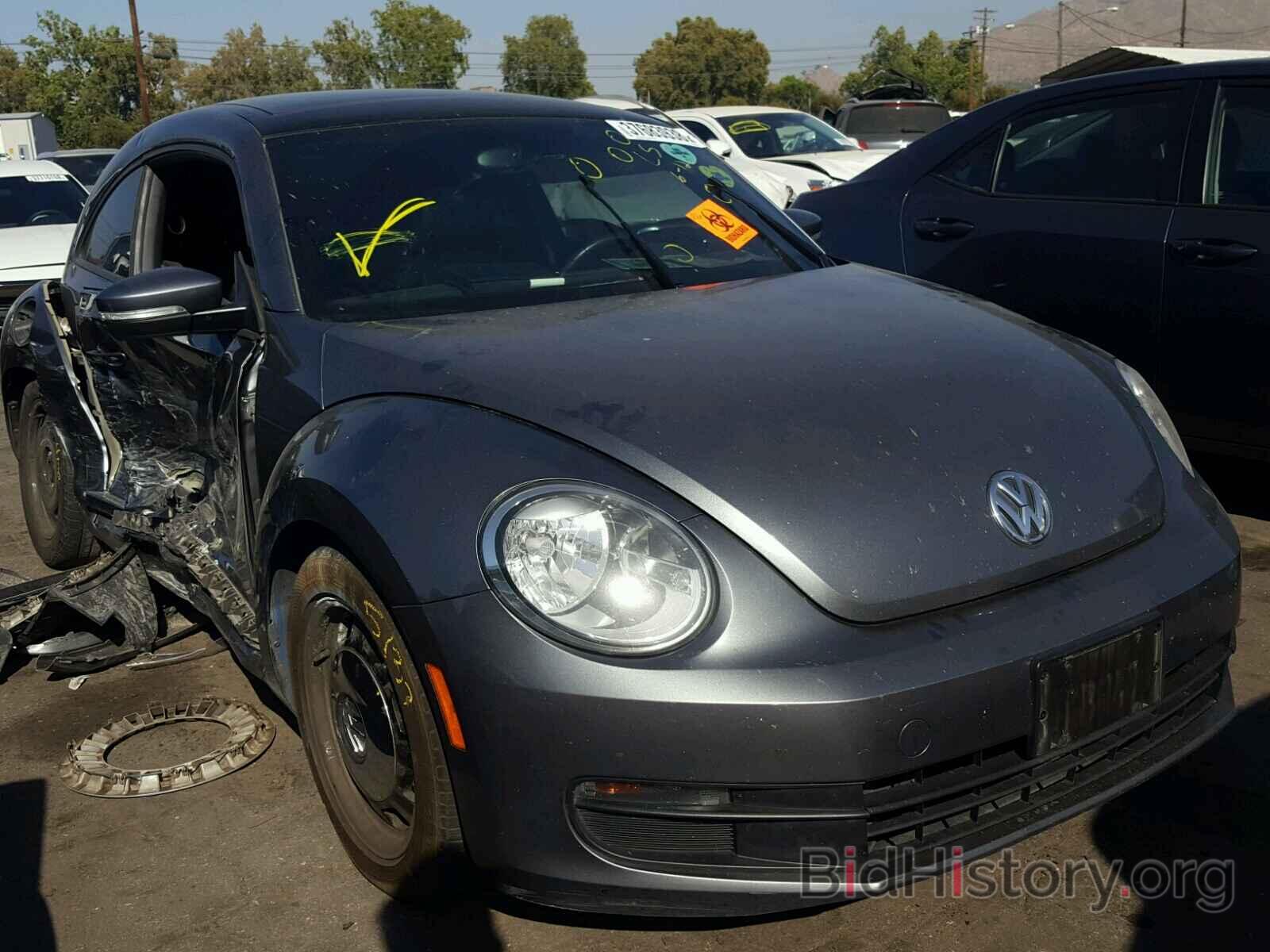 Photo 3VWJ17AT5EM666162 - VOLKSWAGEN BEETLE 2014