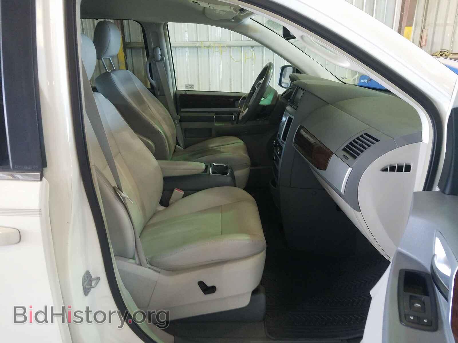 2010 CHRYSLER TOWN & COU - VIN: 2A4RR5D13AR130286 - Фото 5