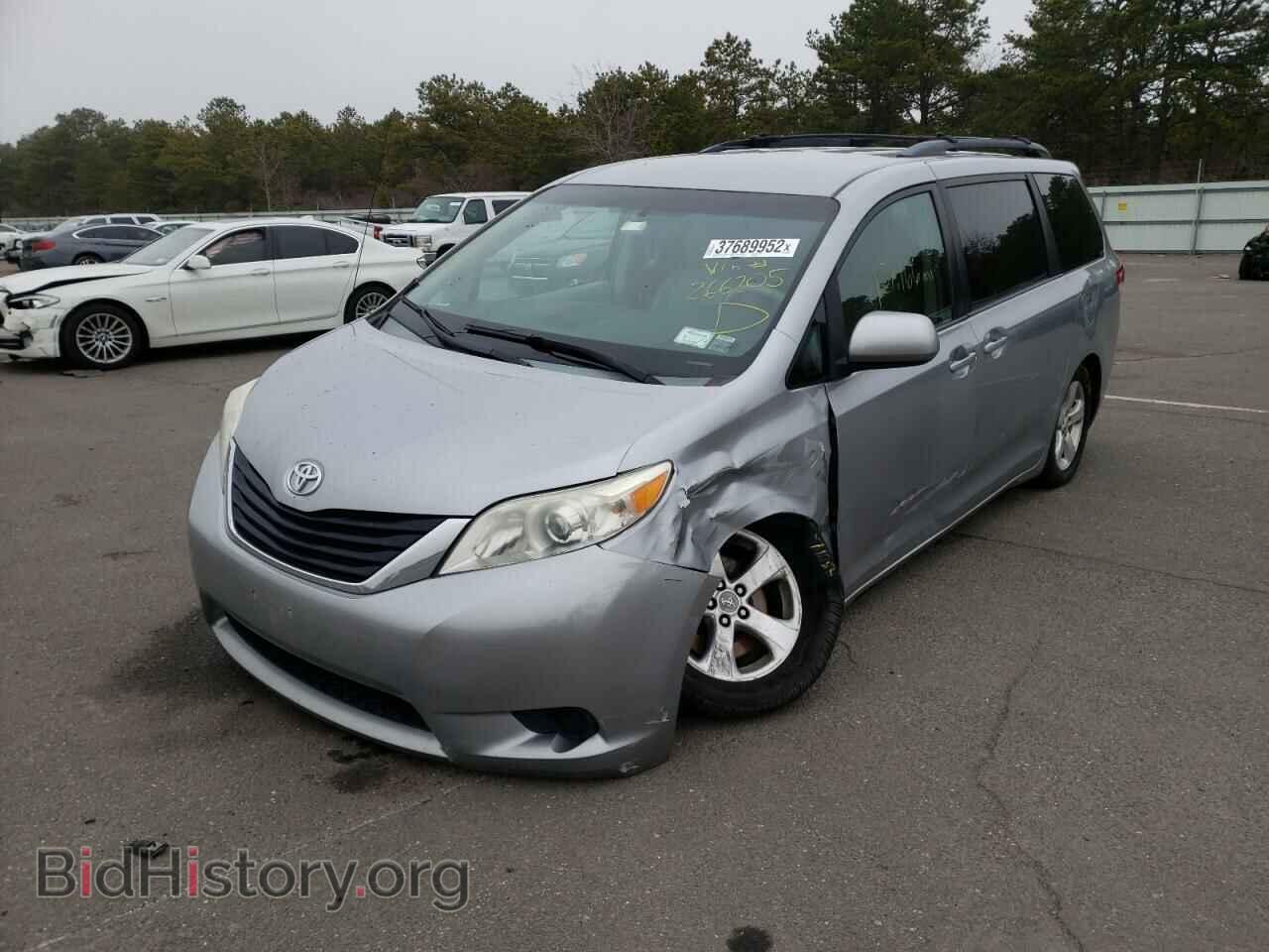 2012 TOYOTA SIENNA - VIN: 5TDKK3DC5CS266205 - Фото 2