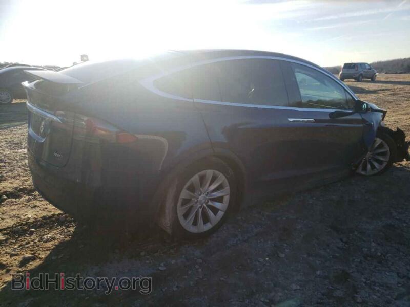 2017 Tesla MODEL X (VIN 5YJXCBE22HF067787) — фото 3 из 13