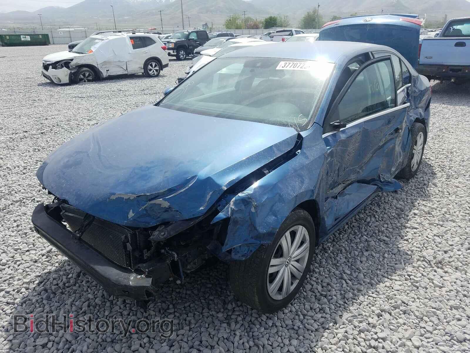 2017 VOLKSWAGEN JETTA - VIN: 3VW2B7AJ2HM257296 - Photo 2