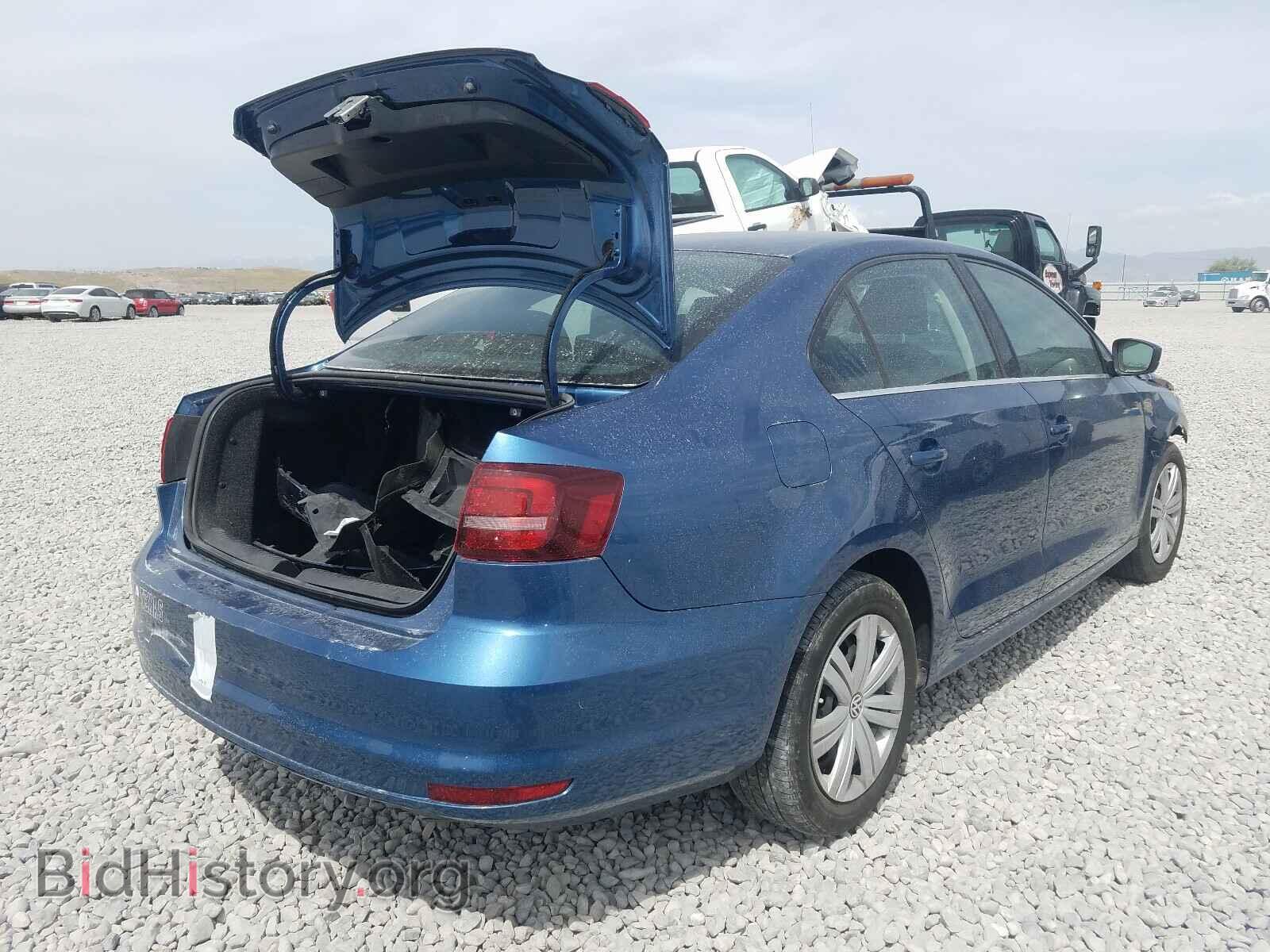 2017 VOLKSWAGEN JETTA - VIN: 3VW2B7AJ2HM257296 - Photo 4