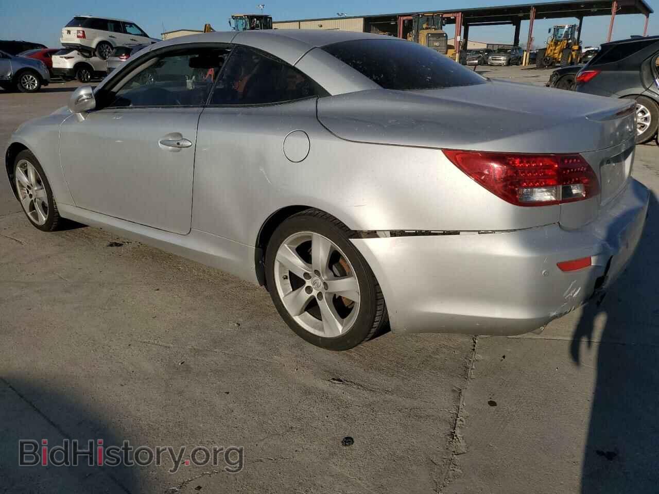 2011 LEXUS IS - VIN: JTHFE2C24B2505419 - Photo 2