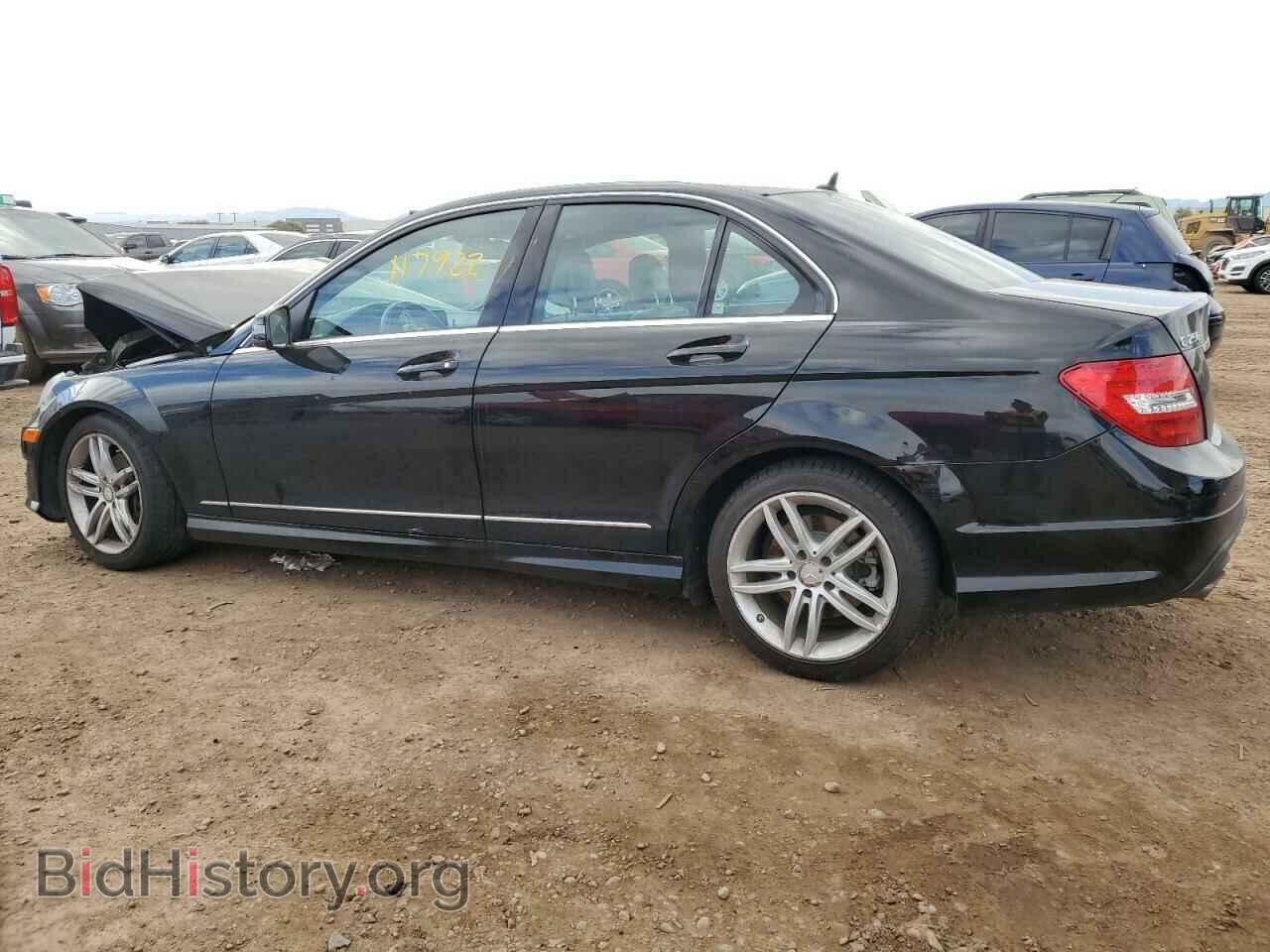 2013 MERCEDES-BENZ C-CLASS - VIN: WDDGF4HB3DA838717 - Фото 2