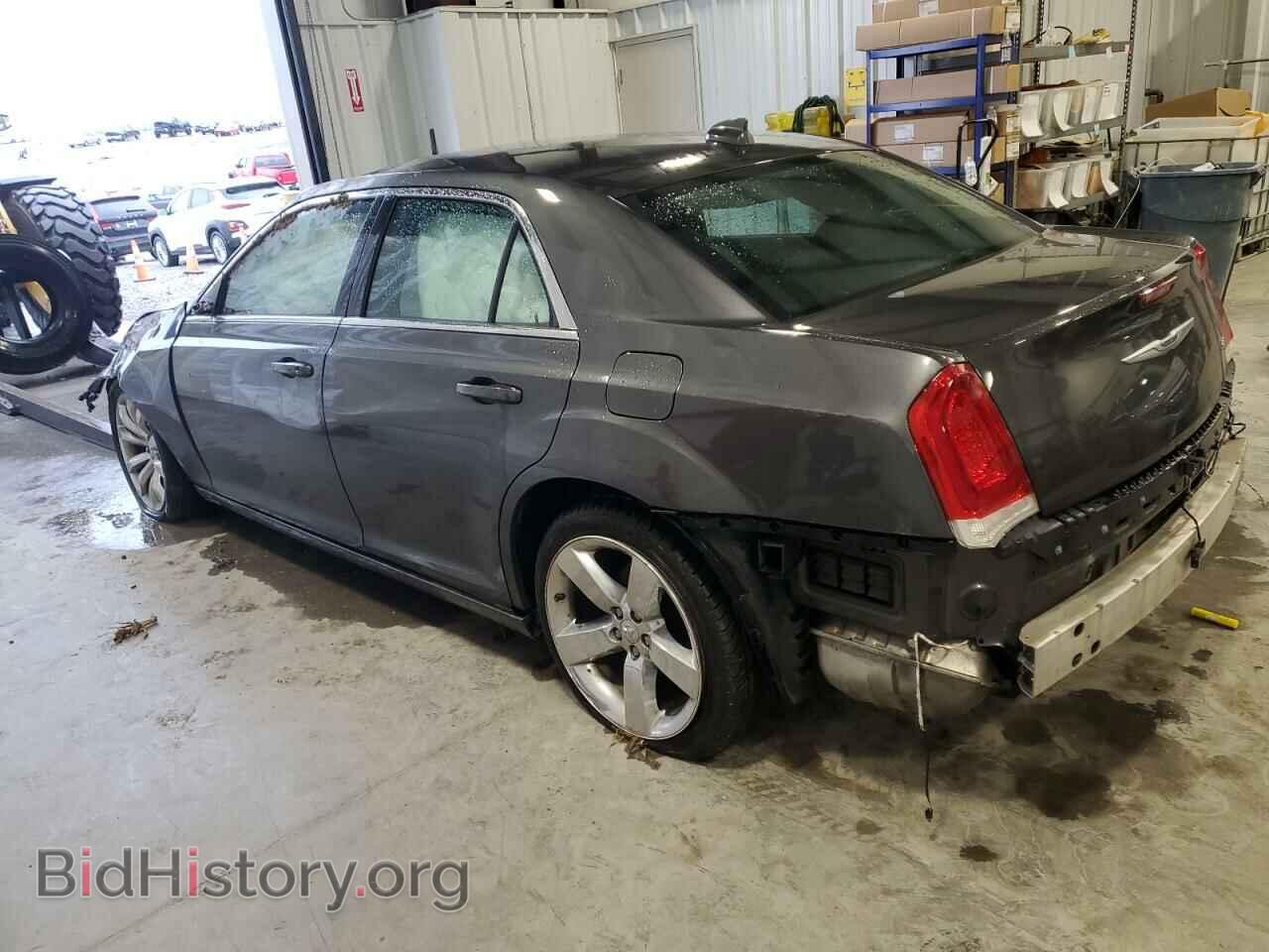 2019 CHRYSLER 300 - VIN: 2C3CCAAG0KH555992 - Фото 2