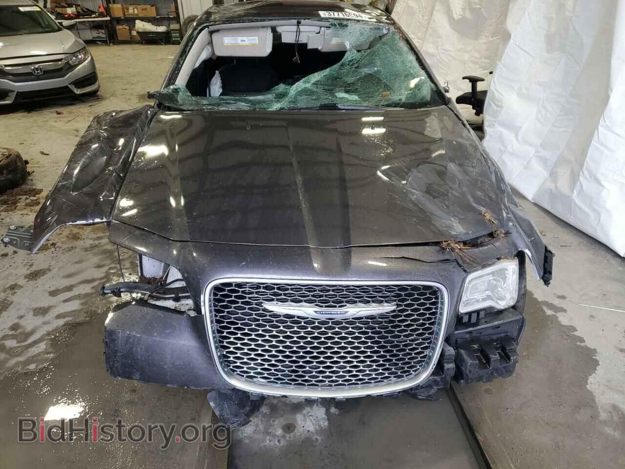 2019 CHRYSLER 300 - VIN: 2C3CCAAG0KH555992 - Фото 5