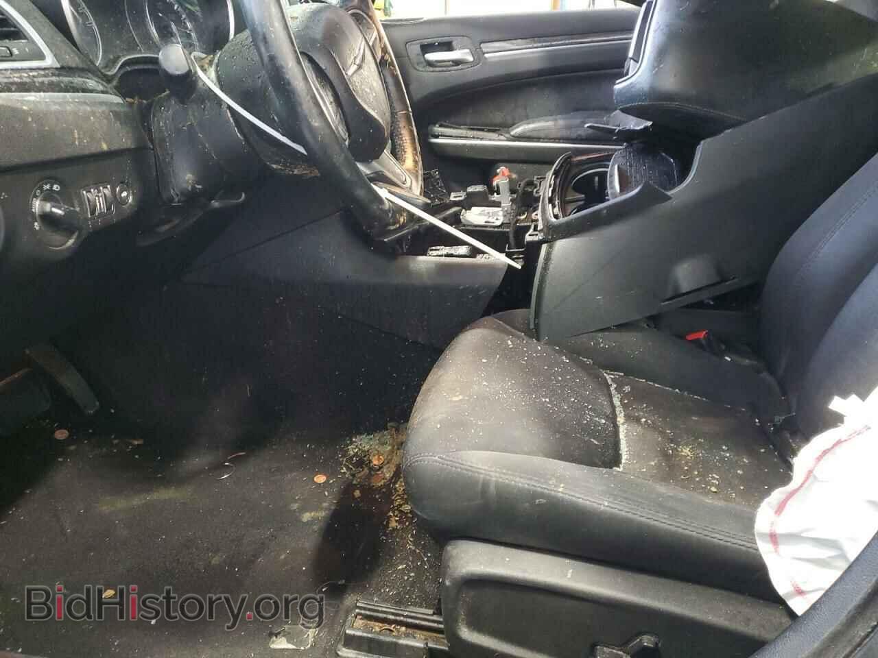 2019 CHRYSLER 300 - VIN: 2C3CCAAG0KH555992 - Фото 7