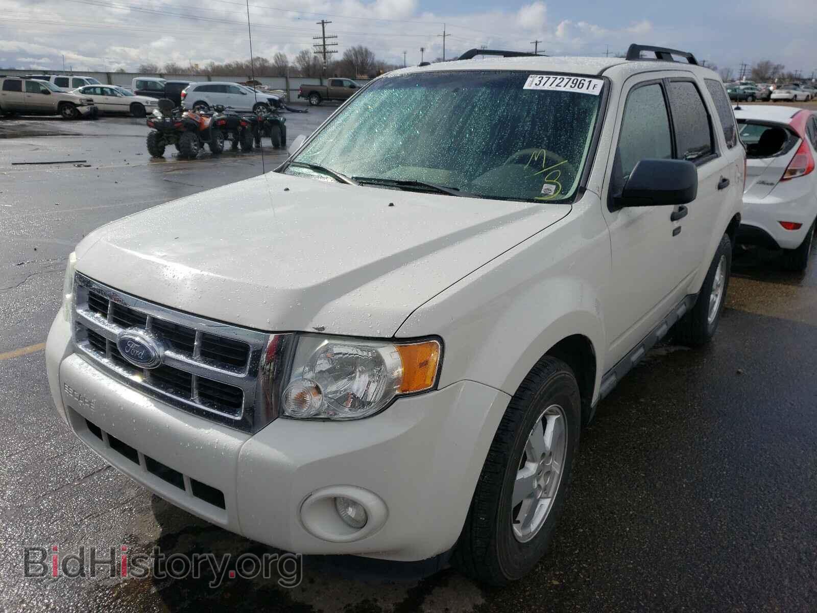 2011 FORD ESCAPE - VIN: 1FMCU9D71BKC38410 - Фото 2