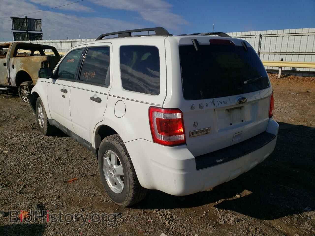2011 FORD ESCAPE - VIN: 1FMCU0D73BKB47392 - Фото 3