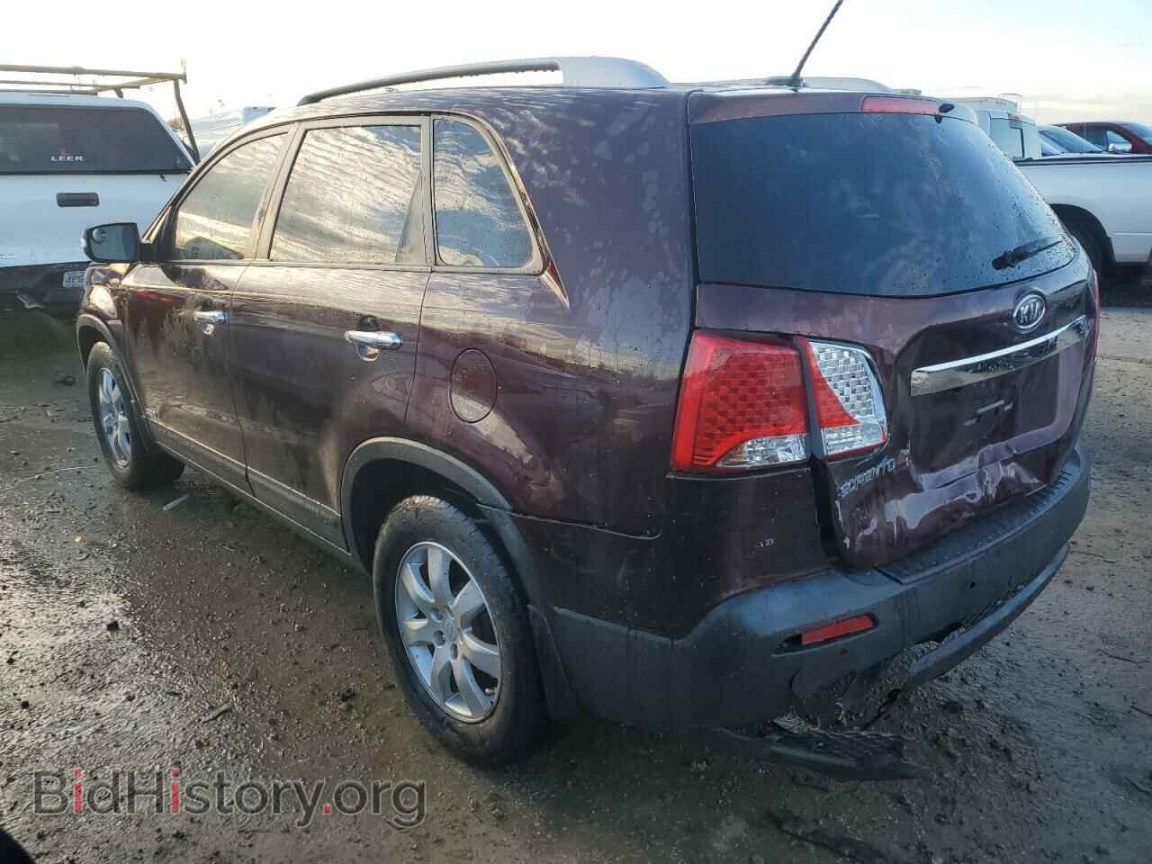 2011 KIA SORENTO - VIN: 5XYKTDA10BG153232 - Фото 2